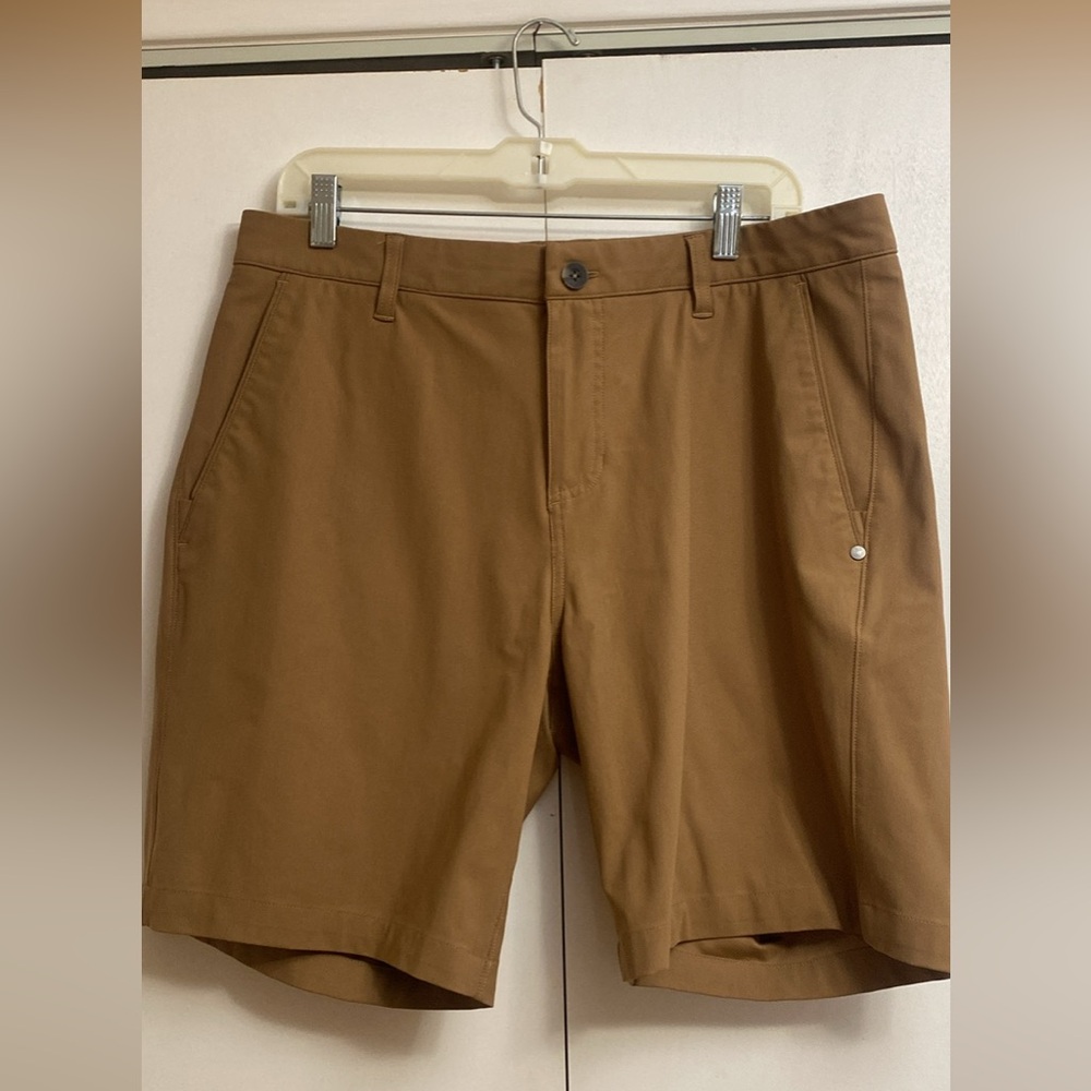 Vuori Men's Tan Shorts